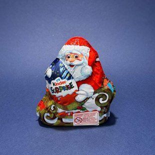 Шоколадний Kinder Surprise Santa із яйцем синім 75 г